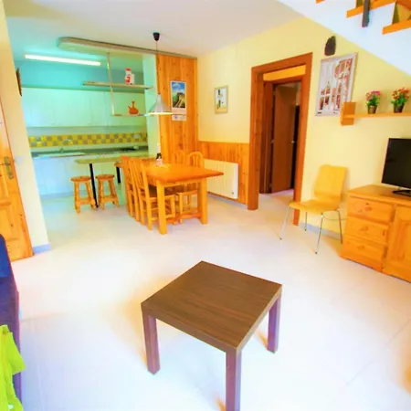 V&v Lloret: Beachside With Private Pool Holiday home *