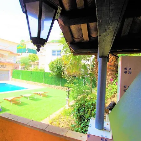 V&v Lloret: Beachside With Private Pool Lloret de Mar