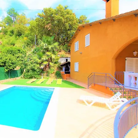 V&v Lloret: Beachside With Private Pool