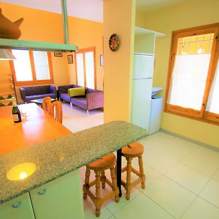 V&v Lloret: Beachside With Private Pool